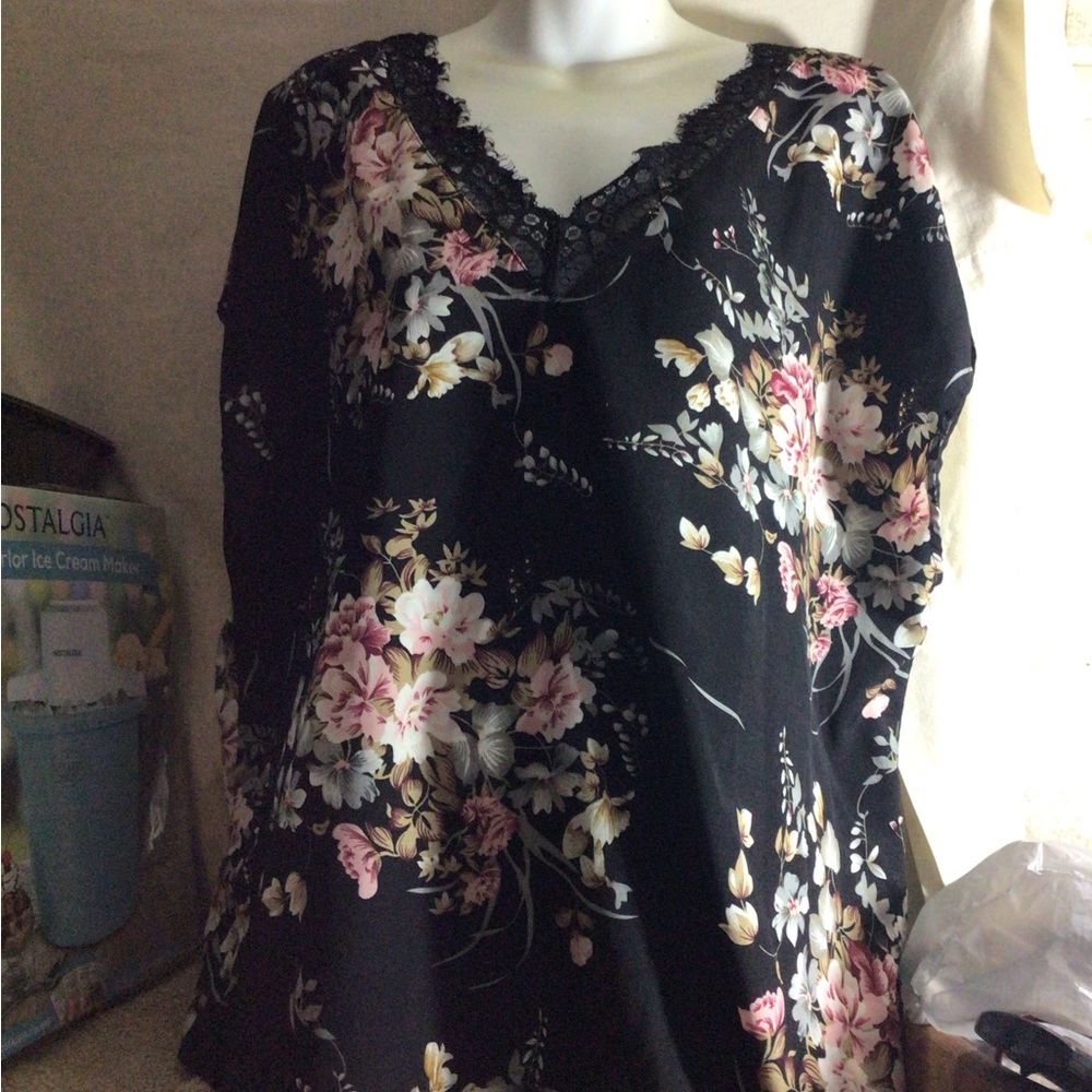 SHEIN Black Floral Lace-Trim V-Neck Blouse